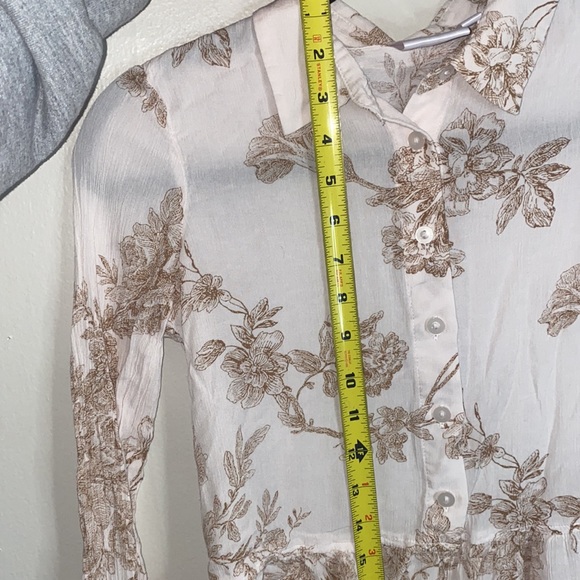 🦋Sheer button-up flower patterned long sleeved top! - Picture 3 of 8